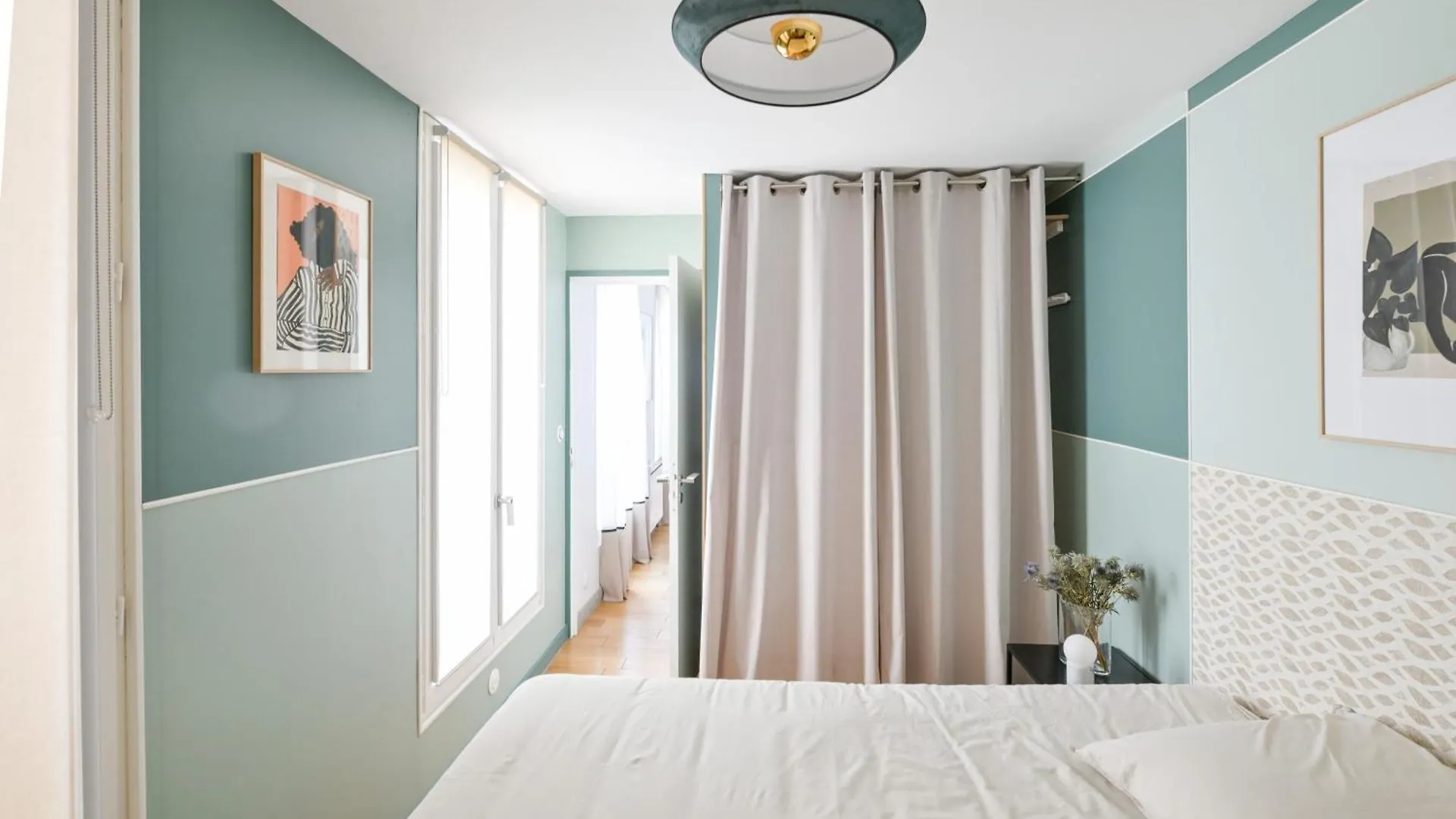 Architect-Designed Apartment In Le Marais District Paris France