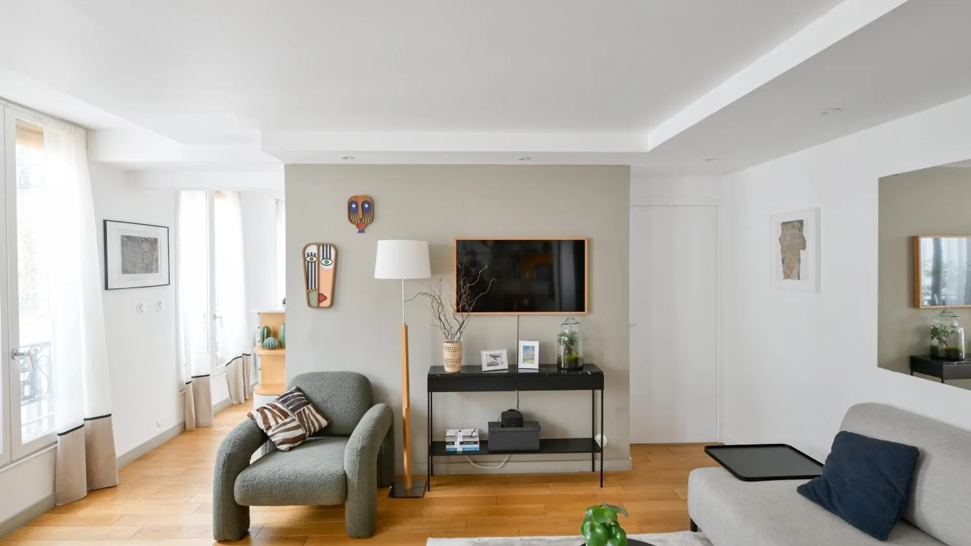 Architect-Designed Apartment In Le Marais District Paris