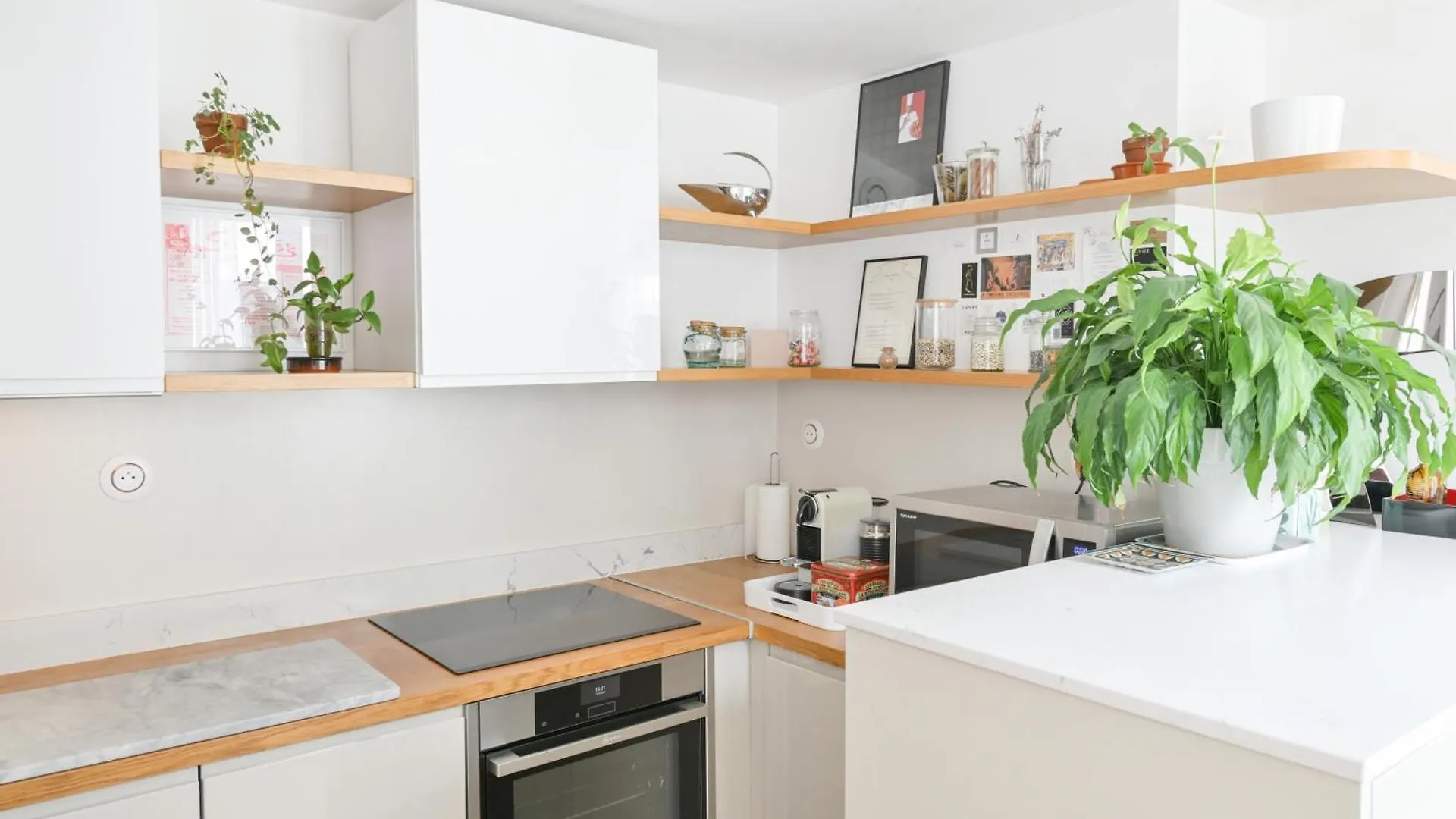 Architect-Designed Apartment In Le Marais District Paris 0*,